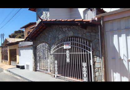 Vende casa em Curvelo.